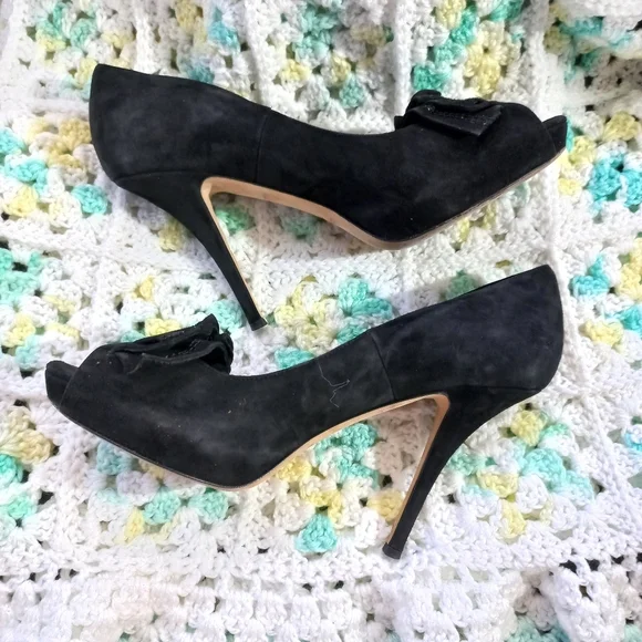 Kate Spade Women's Ruffle Suede Black Peep Toe Heels Size 10 US - Picture 6 of 16